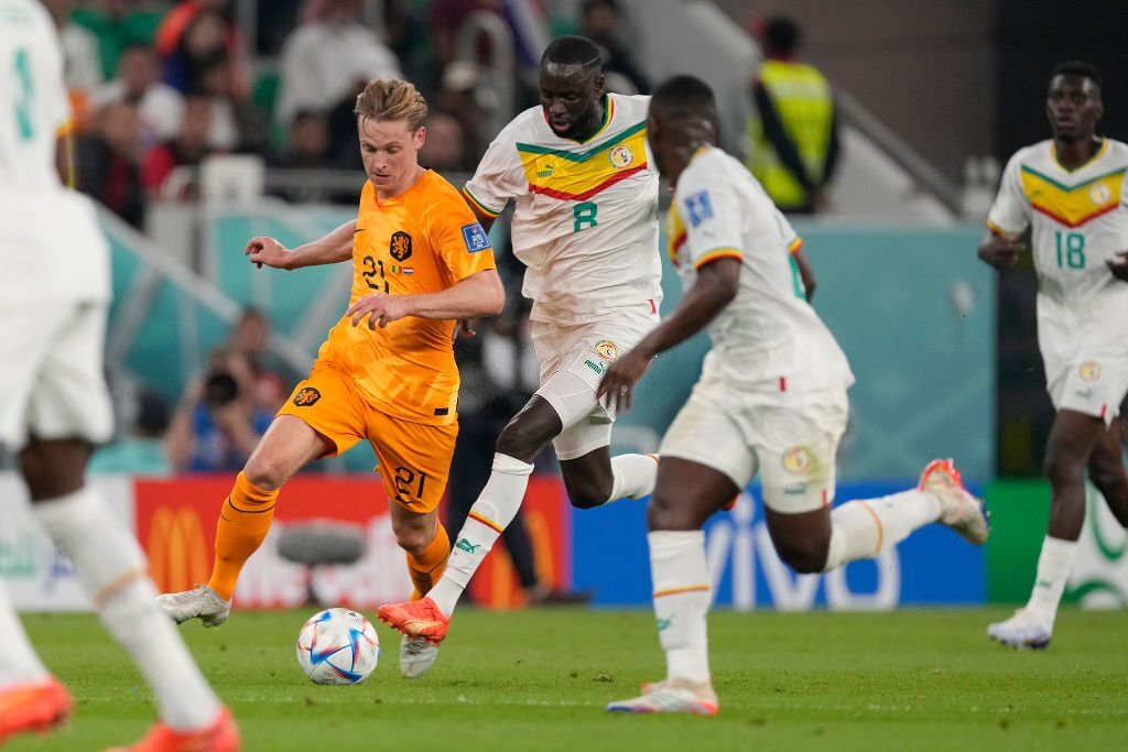 Frenkie De Jong gánh còng lưng tuyến giữa ĐT Hà Lan 4 Frenkie De Jong gánh còng lưng tuyến giữa ĐT Hà Lan 4